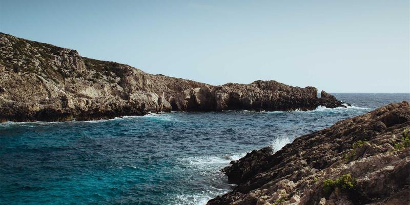 技术博客:前端开发与后端开发的协同演进与实战解析