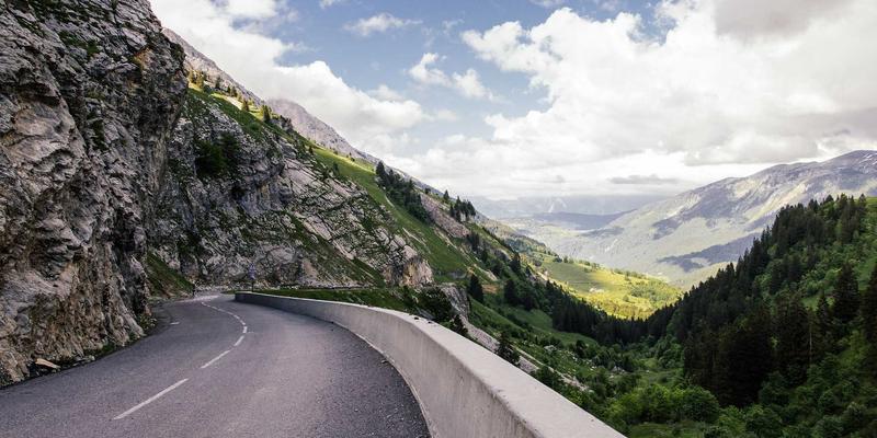 编程与网络技术深度解析：如何利用网络仿真与数字孪生在部署前验证复杂架构与协议
